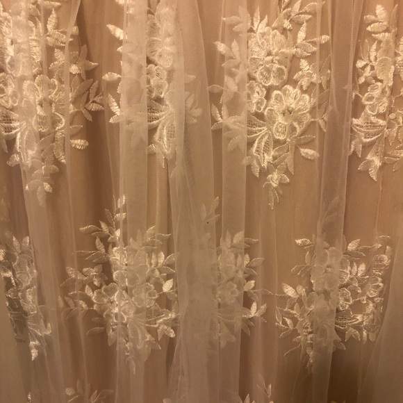 Boutique Dress with lace and tulle. Sooo pretty! - Picture 3 of 8